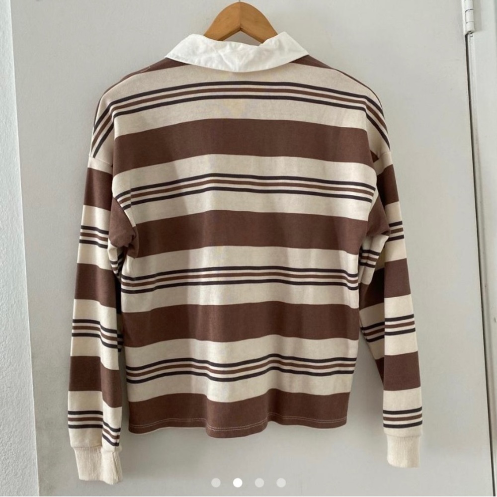 brown and white striped, collared long
sleeve shirt🤎 - Picture 2 of 4